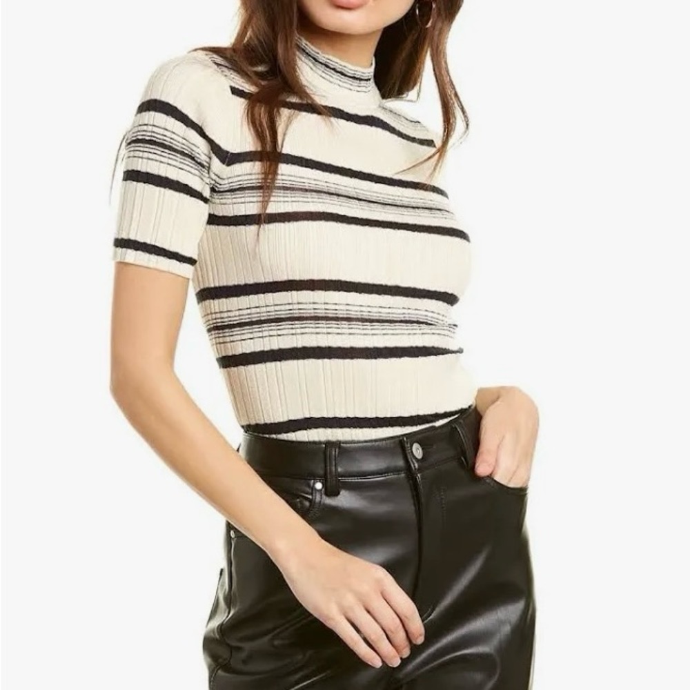 NWT ✨Theory Short sleeved striped mock neck sweater